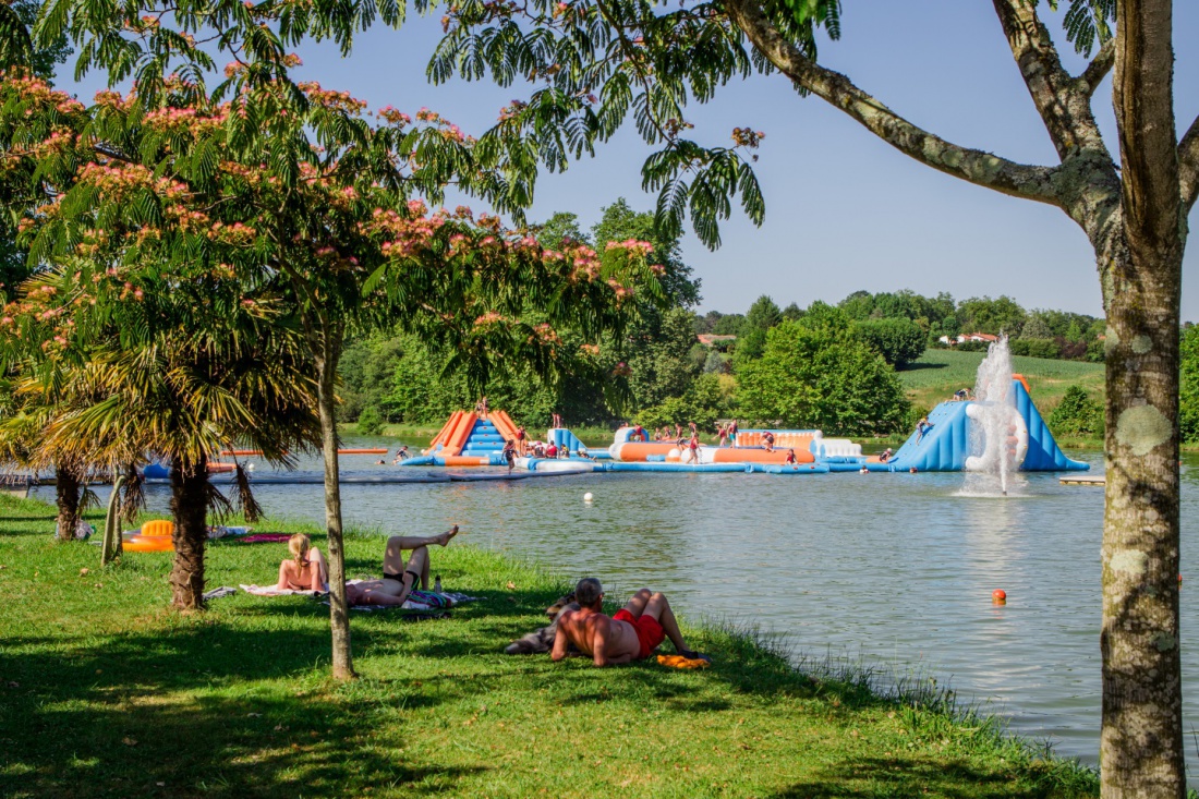 camping-bord-de-lac-Larrouleta