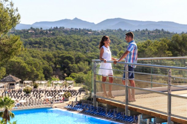 177697a-Camping-Holiday-Green-Mh-PATCHWORK-2ch-46pers-Terrasse-Semi-couverte-Frejus